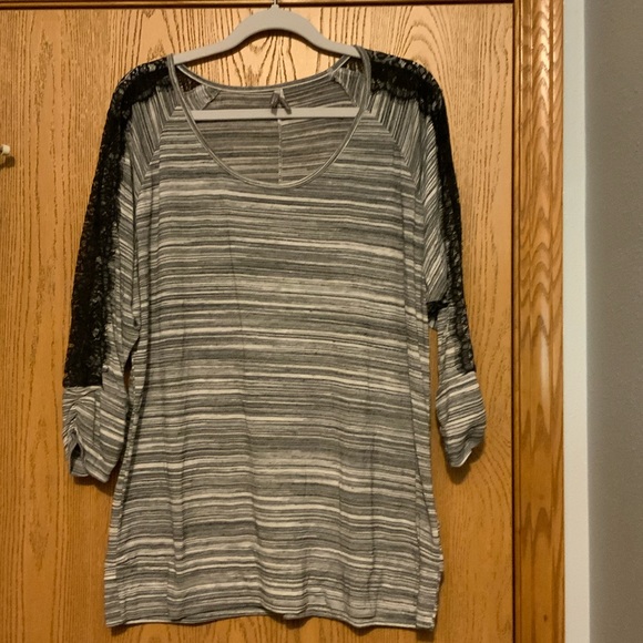 Vanity 3/4 sleeve top, size 2x gray and black lace - Picture 1 of 6